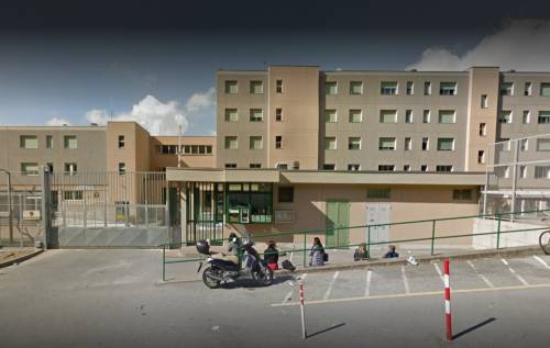 Sanremo, straniero si masturba in sala comune e pesta poliziotti